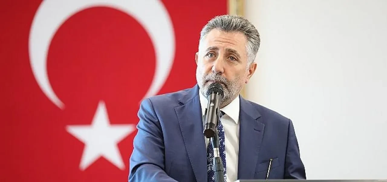 İzmir'de Bayraklı Belediyesine operasyon: Çok sayıda şüpheli gözaltında