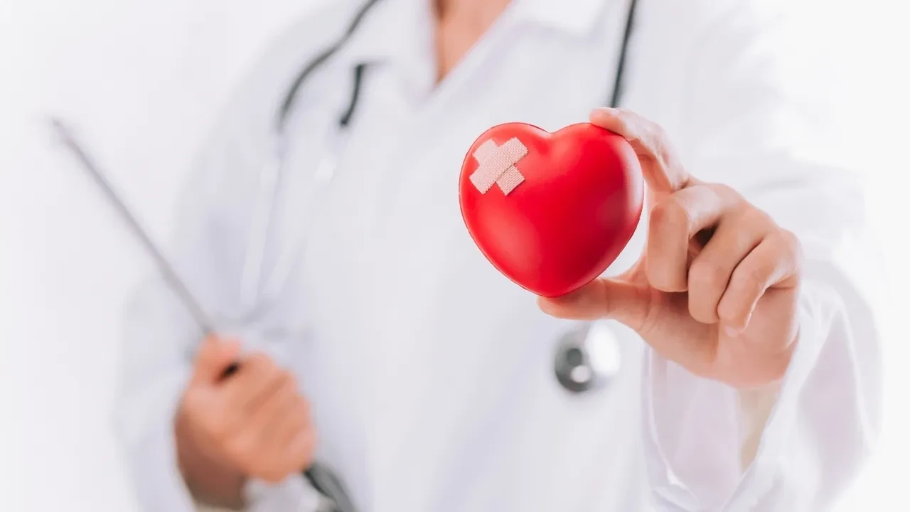 Kalbiniz bir anda hızlanıyor veya yavaşlıyorsa dikkat! 30 yaşına kadar inen ritim bozukluğu kapınızda