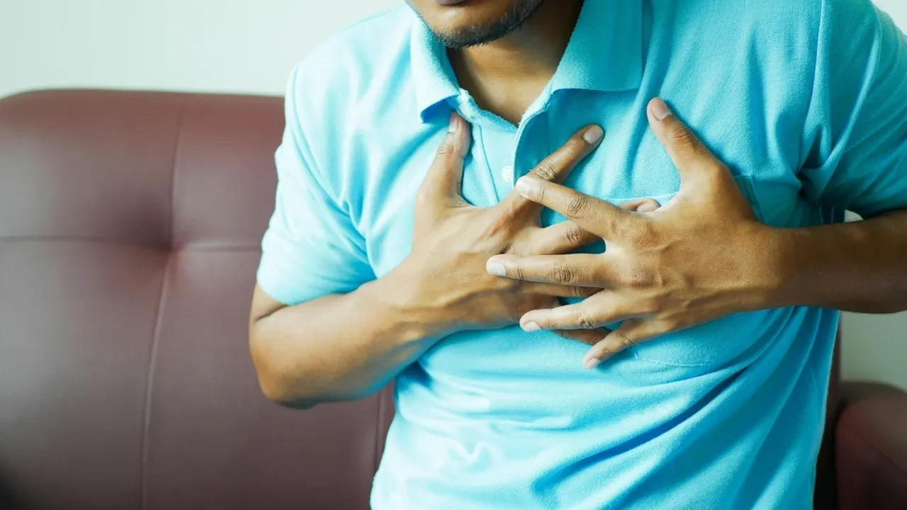 Kalbiniz bir anda hızlanıyor veya yavaşlıyorsa dikkat! 30 yaşına kadar inen ritim bozukluğu kapınızda