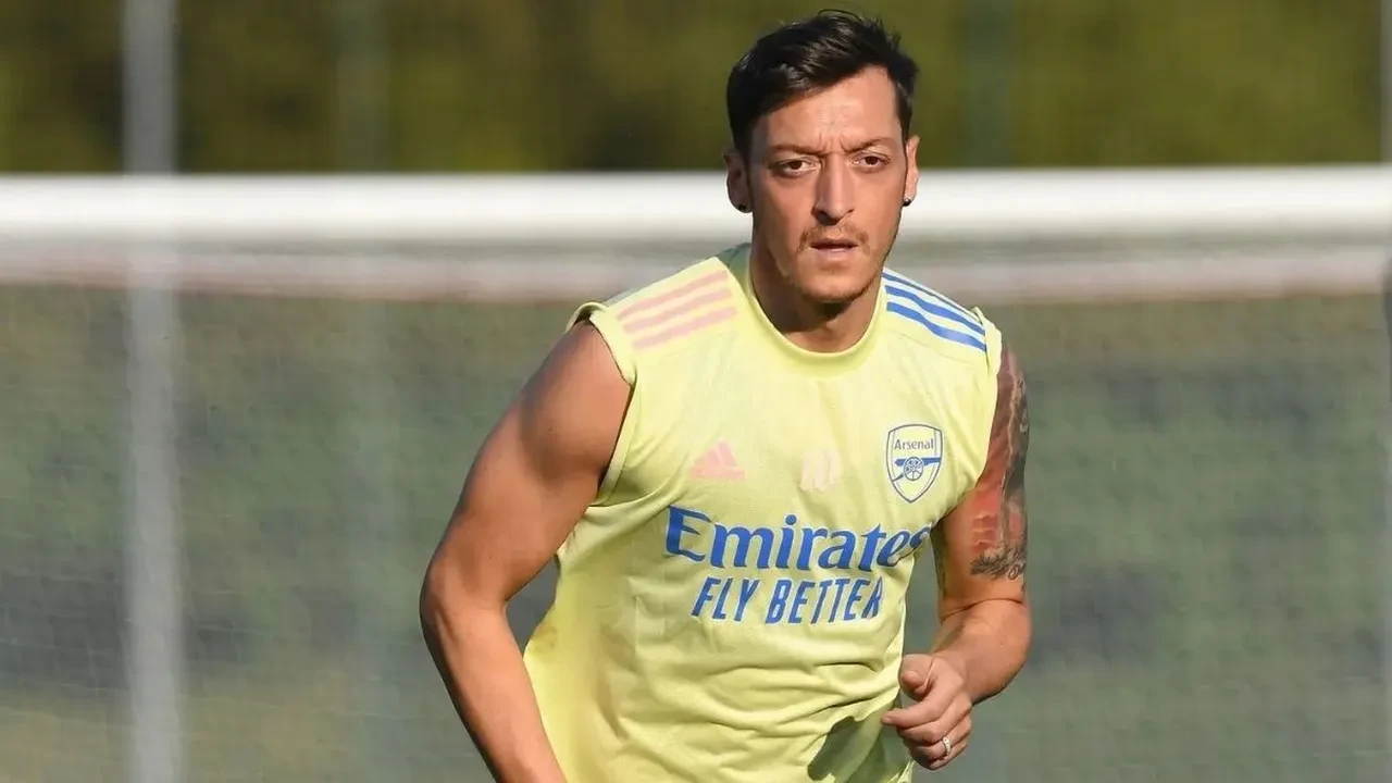 Mesut Özdil 10 numarasını gözden çıkardı! Özel tasarım motosikletin fiyatı dudak uçuklattı 