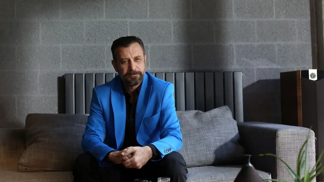 Nejat İşler katıldığı konserde yere yığıldı! Ünlü oyuncuyu 2 kişi zor taşıdı