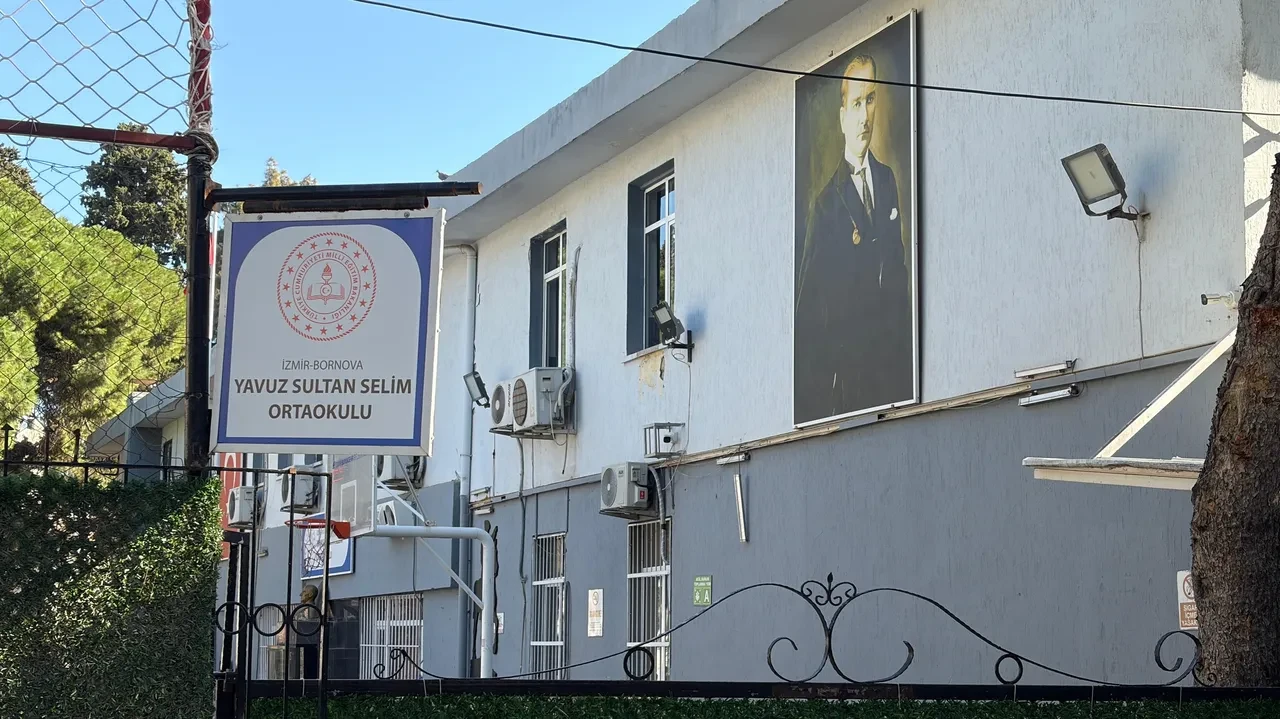 Öğretmenden velilere taciz! Annelere sarf ettiği cümleler şoke etti: ' Sen dulsun...'
