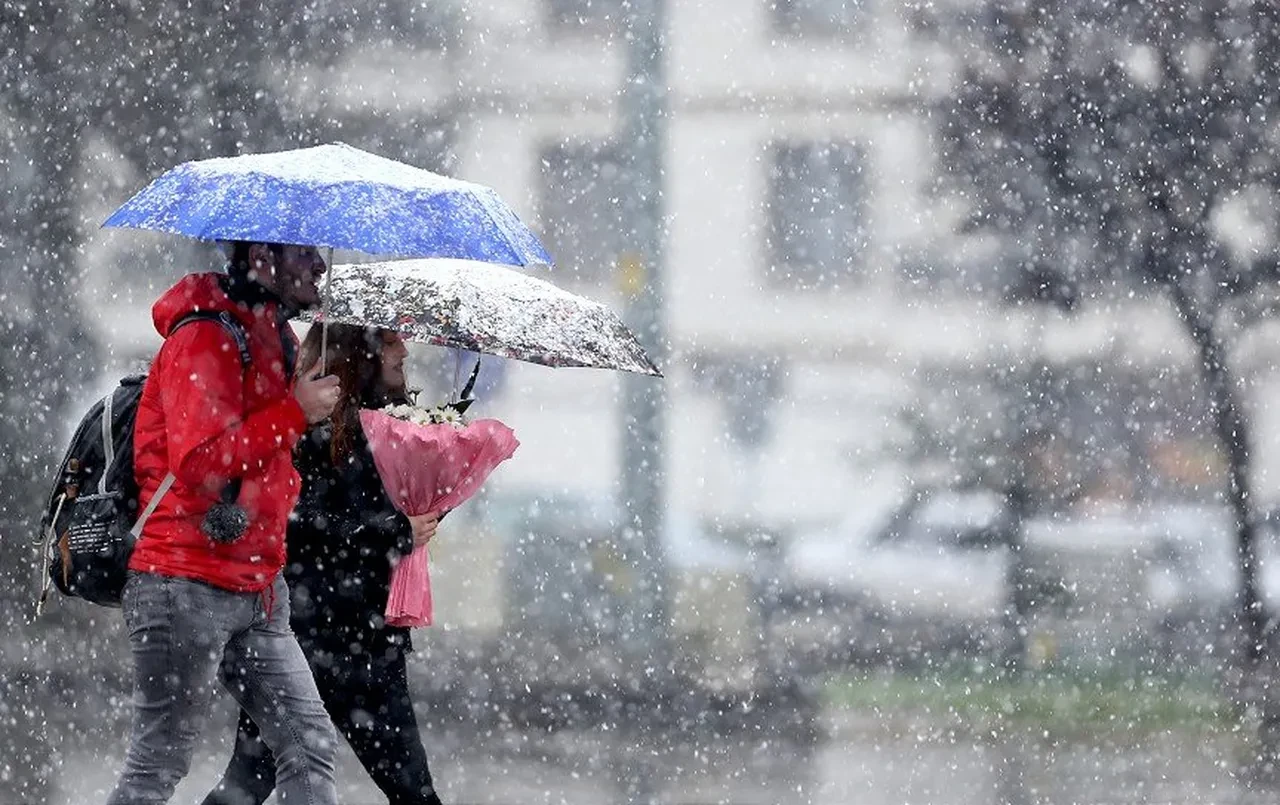 Pastırma sıcakları öncesi kar sürprizi: Meteoroloji bir ili uyardı, lapa lapa yağacak