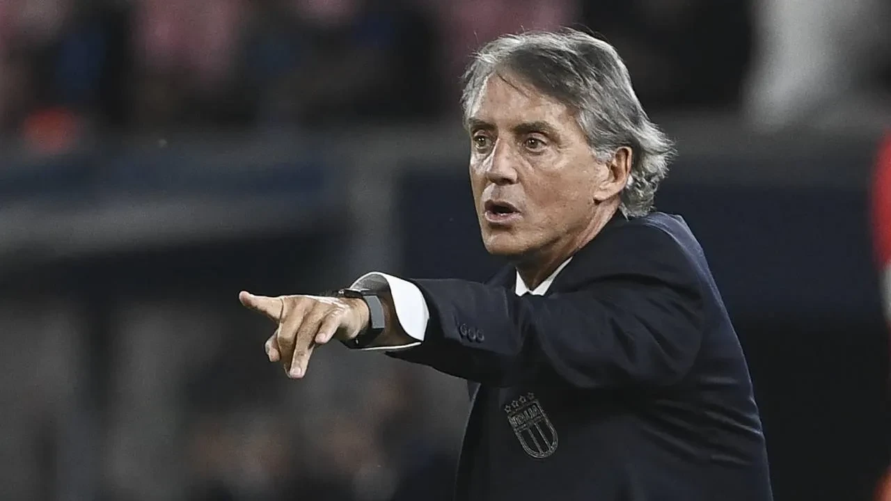 Roberto Mancini'den Montella sözleri! "Montella'nın Türkiye'de çok iyi işler yaptığını düşünüyorum"