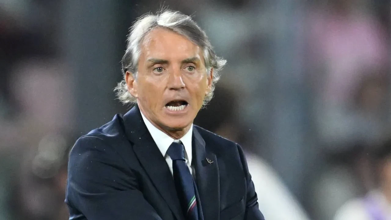 Roberto Mancini'den Montella sözleri! "Montella'nın Türkiye'de çok iyi işler yaptığını düşünüyorum"