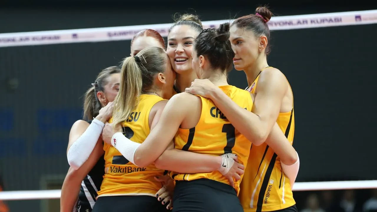 Şampiyonlar Kupası'nda şampiyon VakıfBank! Sarı-siyahlılar, Eczacıbaşı'nı 3-2 yendi
