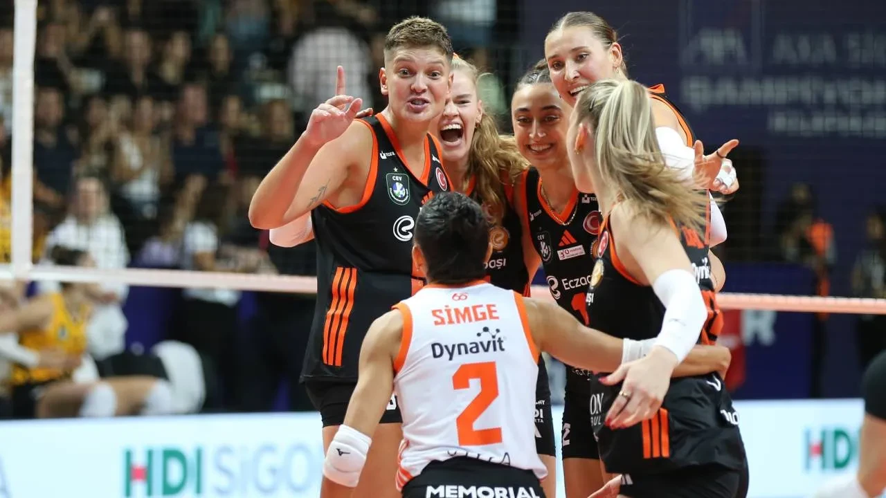 Şampiyonlar Kupası'nda şampiyon VakıfBank! Sarı-siyahlılar, Eczacıbaşı'nı 3-2 yendi