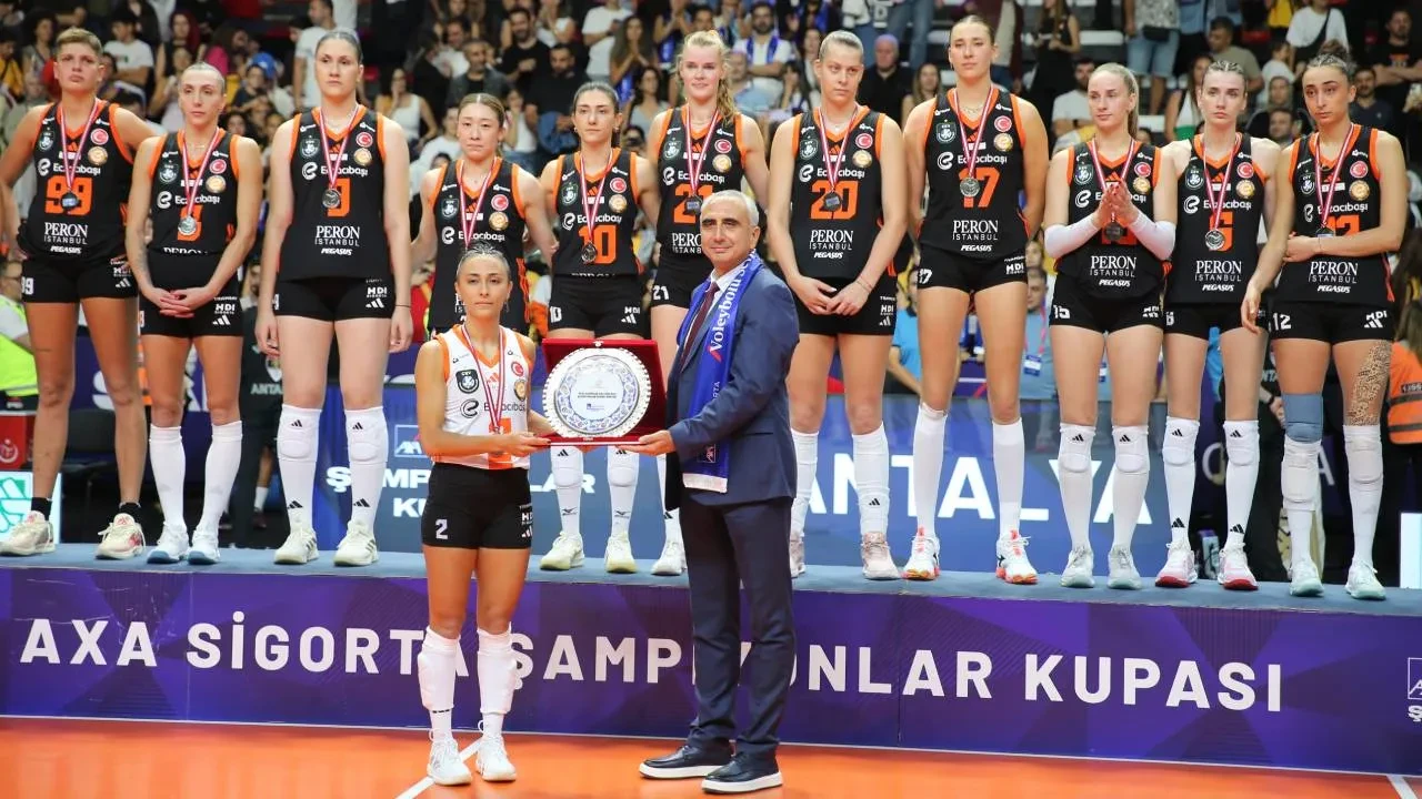 Şampiyonlar Kupası'nda şampiyon VakıfBank! Sarı-siyahlılar, Eczacıbaşı'nı 3-2 yendi