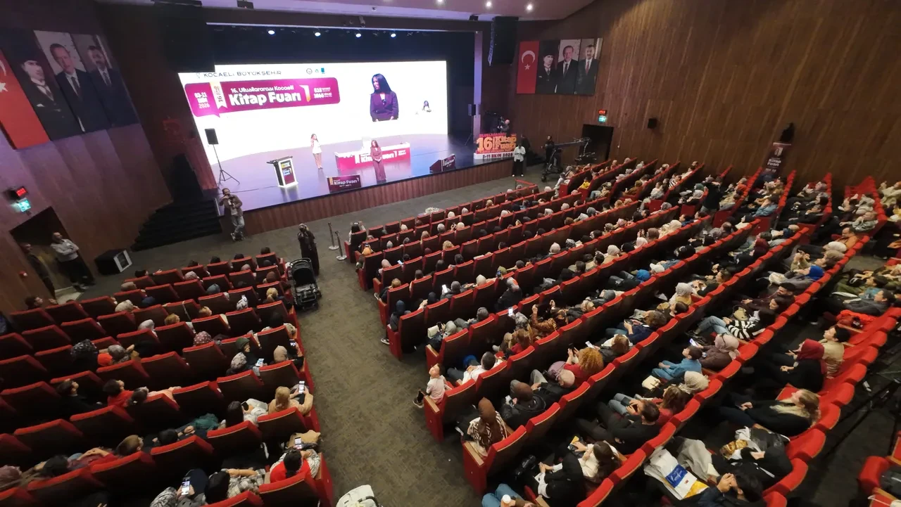 Türkiye’nin en büyük kitap fuarı Kocaeli’de kapılarını açtı