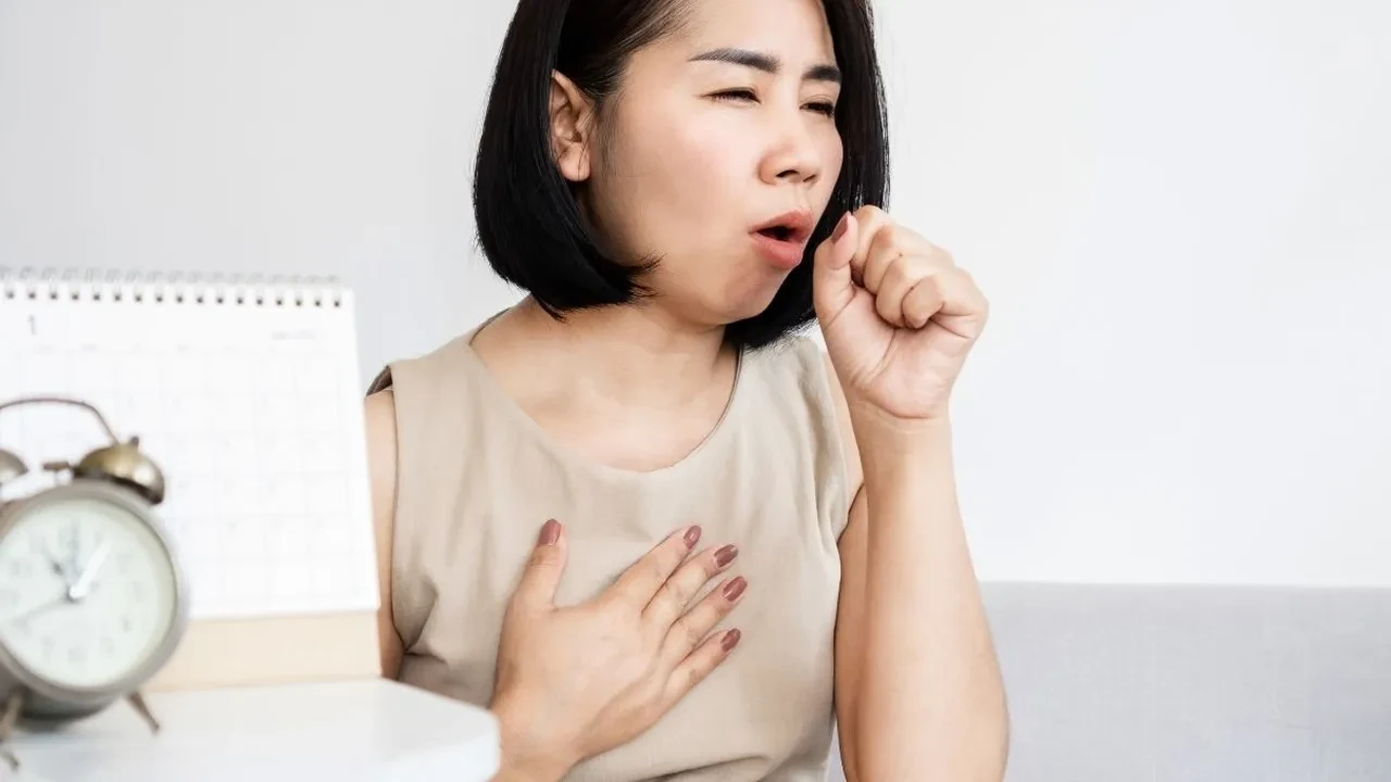 Akut bronşit antibiyotikle geçer mi? Akut bronşit bulaşıcı mı? Akut bronşit ve zatürre arasında fark var mı?