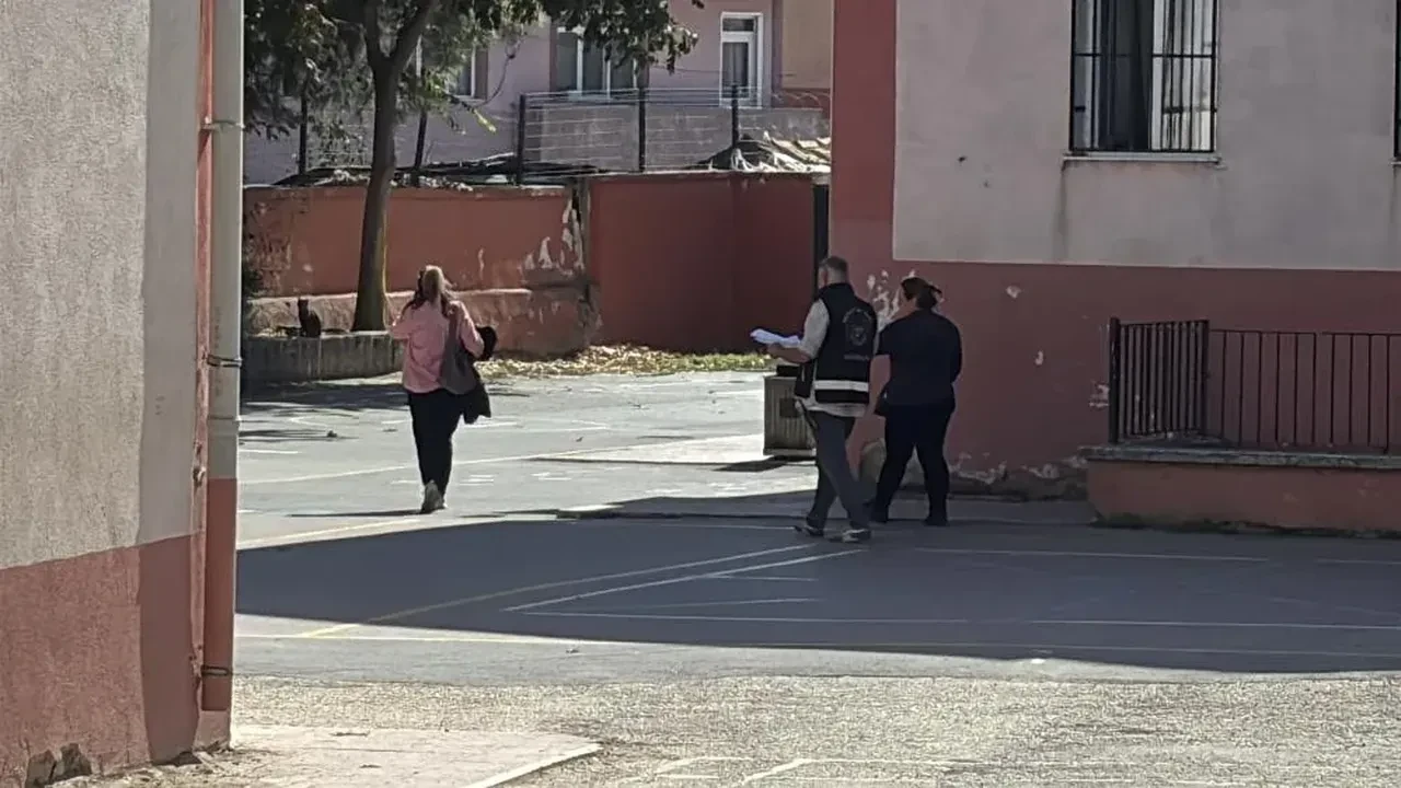 Edirne'de ortaokul öğrencisinin çantasından tabanca çıktı! Arkadaşları fark etti