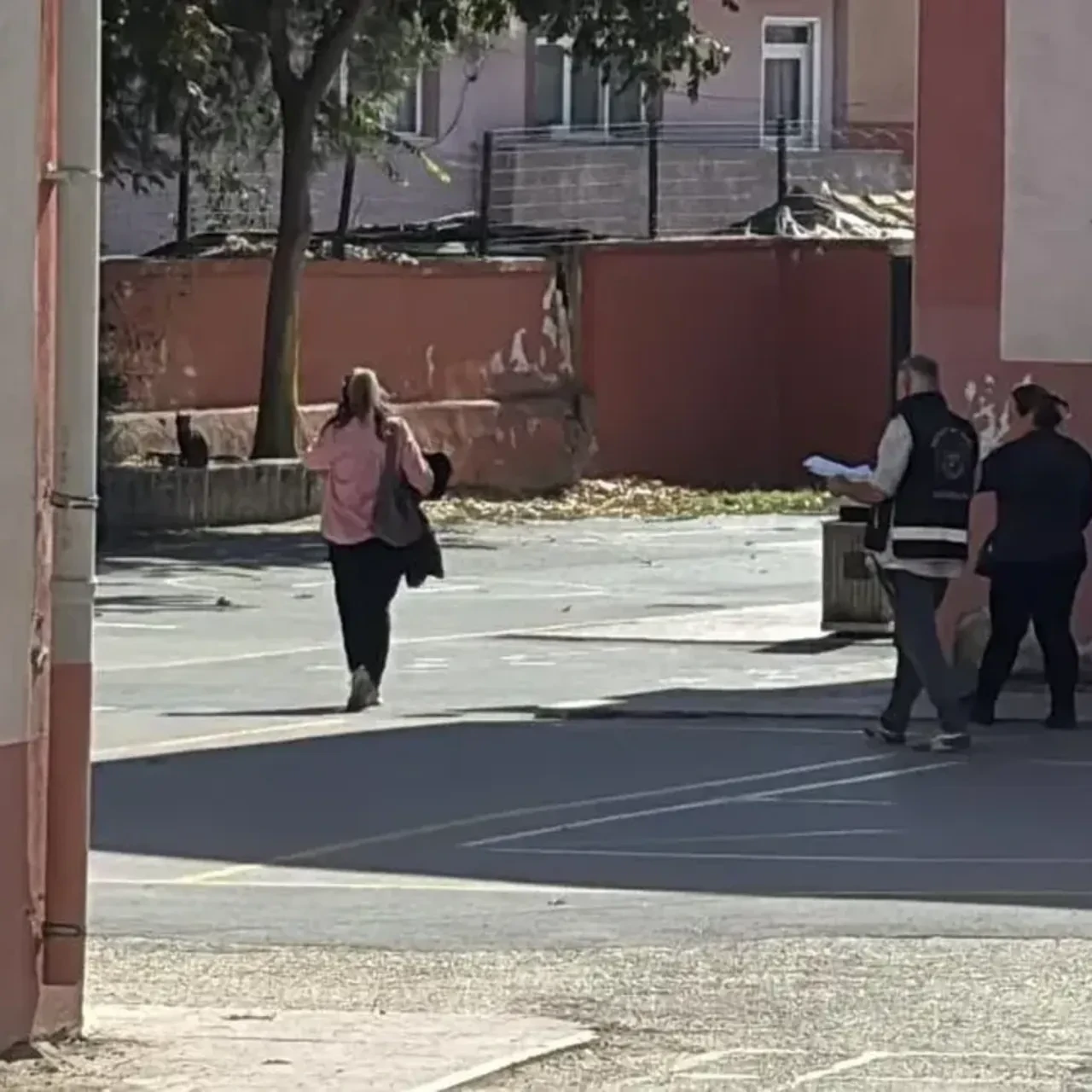 Edirne'de ortaokul öğrencisinin çantasından tabanca çıktı! Arkadaşları fark etti