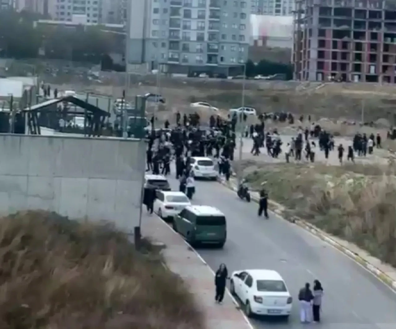 Esenyurt'ta arkadaşlarını yaralayan çocuğun okul saldırganlarını övmekten davası ortaya çıktı