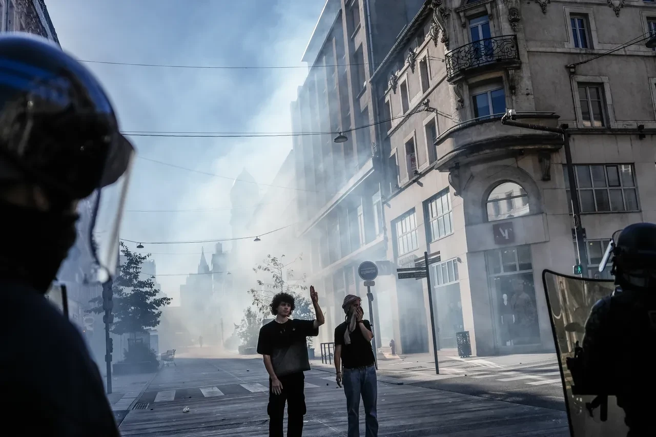 Fransa'da öğrenci protestolarında binden fazla kişi yaralandı! Yüzlerce kişi gözaltına alındı