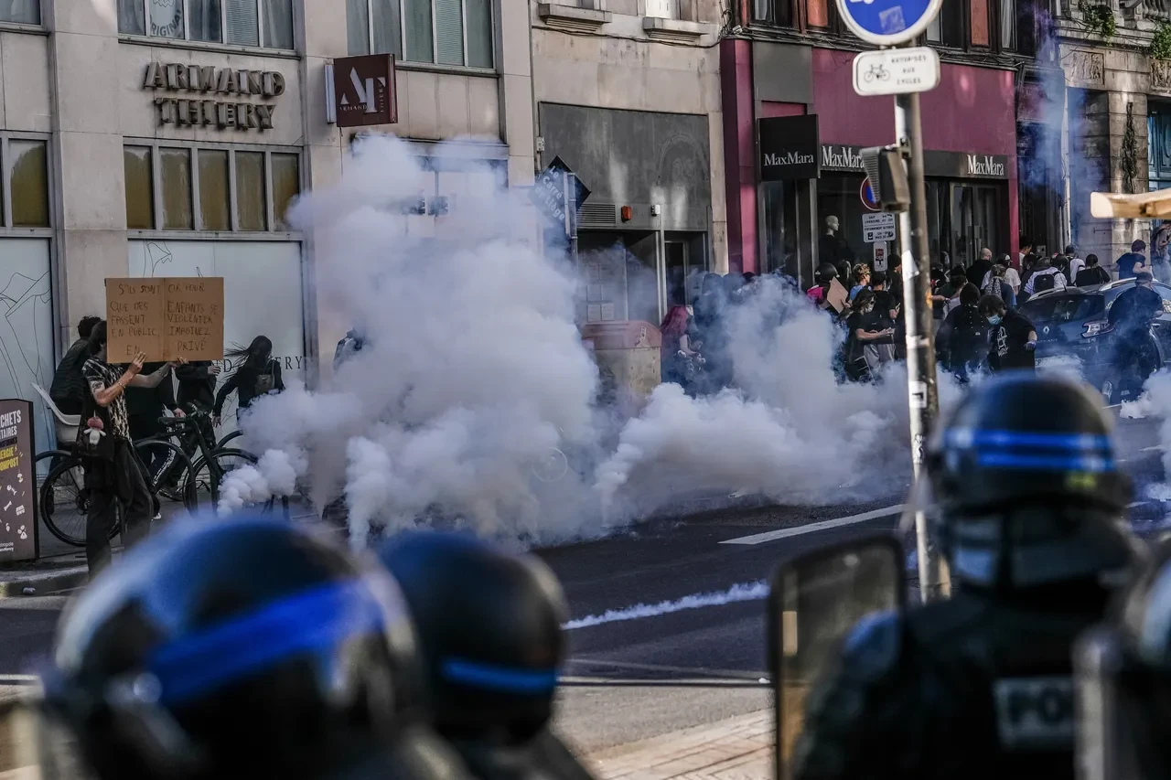 Fransa'da öğrenci protestolarında binden fazla kişi yaralandı! Yüzlerce kişi gözaltına alındı