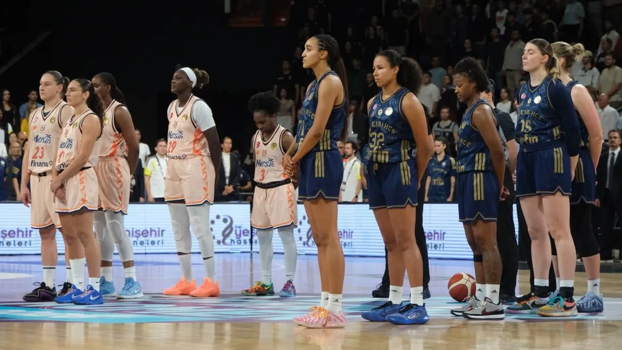 Süper Kupa'da şampiyon Fenerbahçe Tarfin! Sarı-lacivertliler, Çimsa ÇBK Mersin'i 79-71 yendi