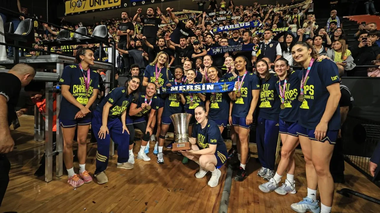 Süper Kupa'da şampiyon Fenerbahçe Tarfin! Sarı-lacivertliler, Çimsa ÇBK Mersin'i 79-71 yendi