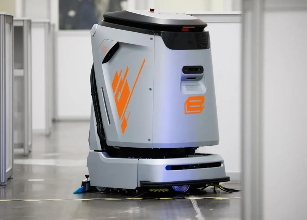 Temizlik robotları Rus havalimanları ve AVM'lerde göreve başladı