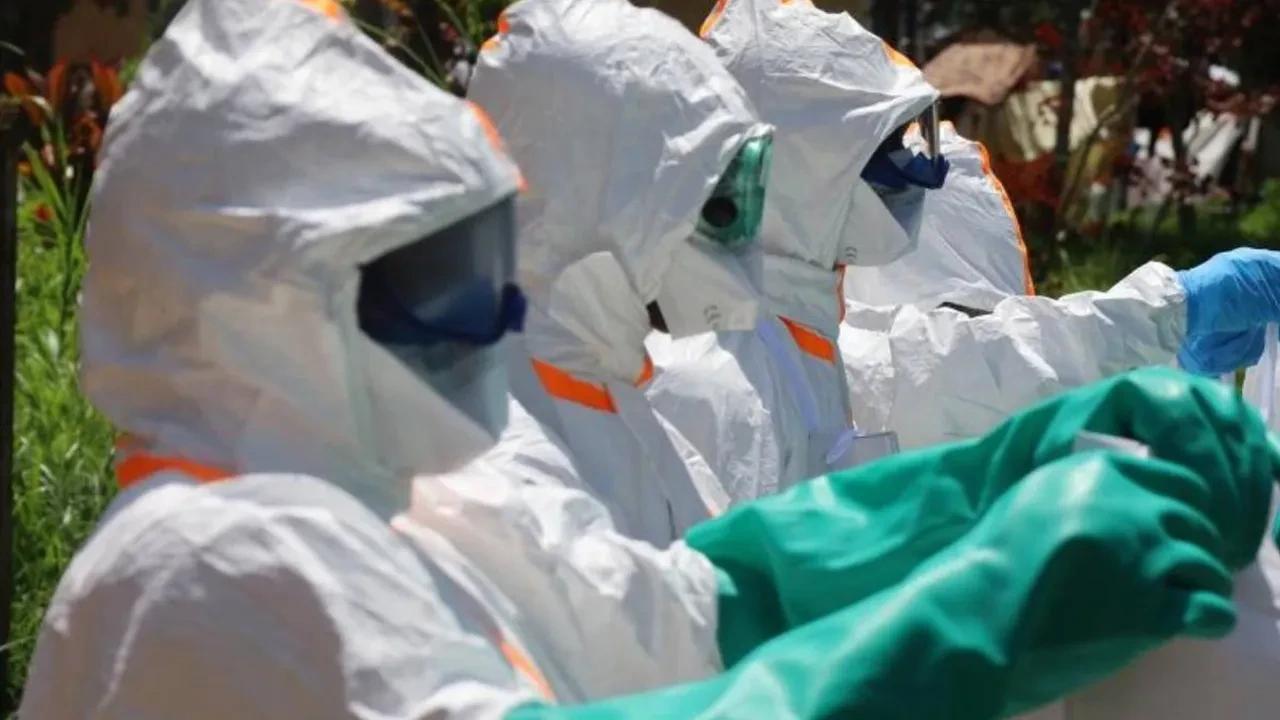 Üç ülkede endişelendiren ebola virüsü alarmı: Vatandaşlara seyahat uyarısı