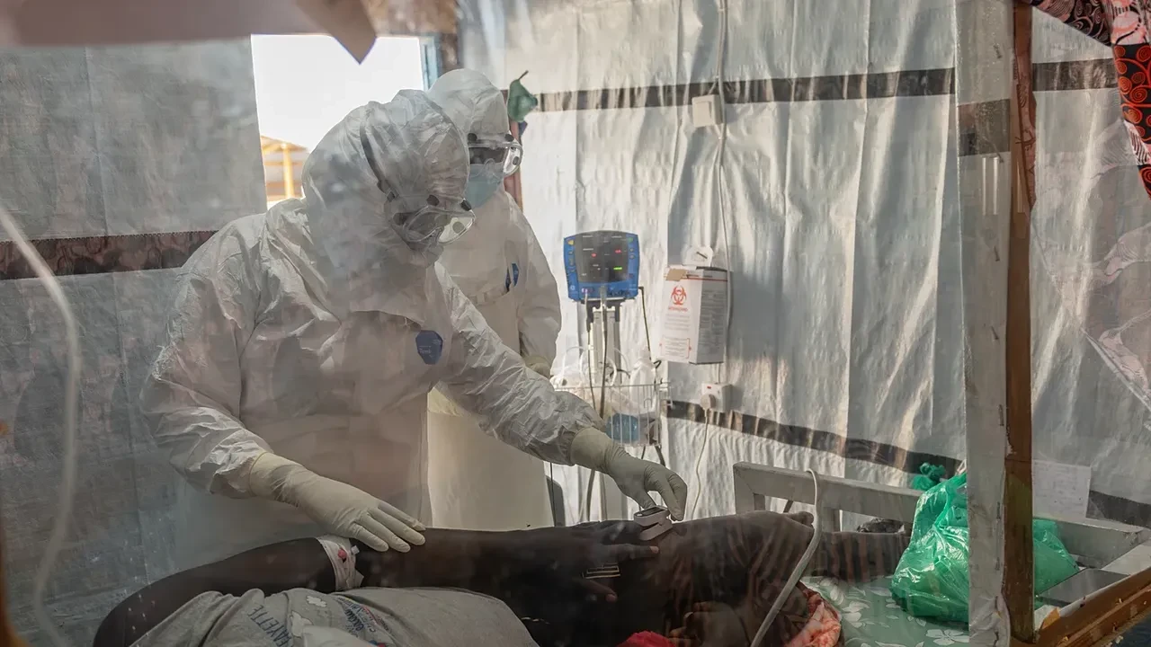 Üç ülkede endişelendiren ebola virüsü alarmı: Vatandaşlara seyahat uyarısı