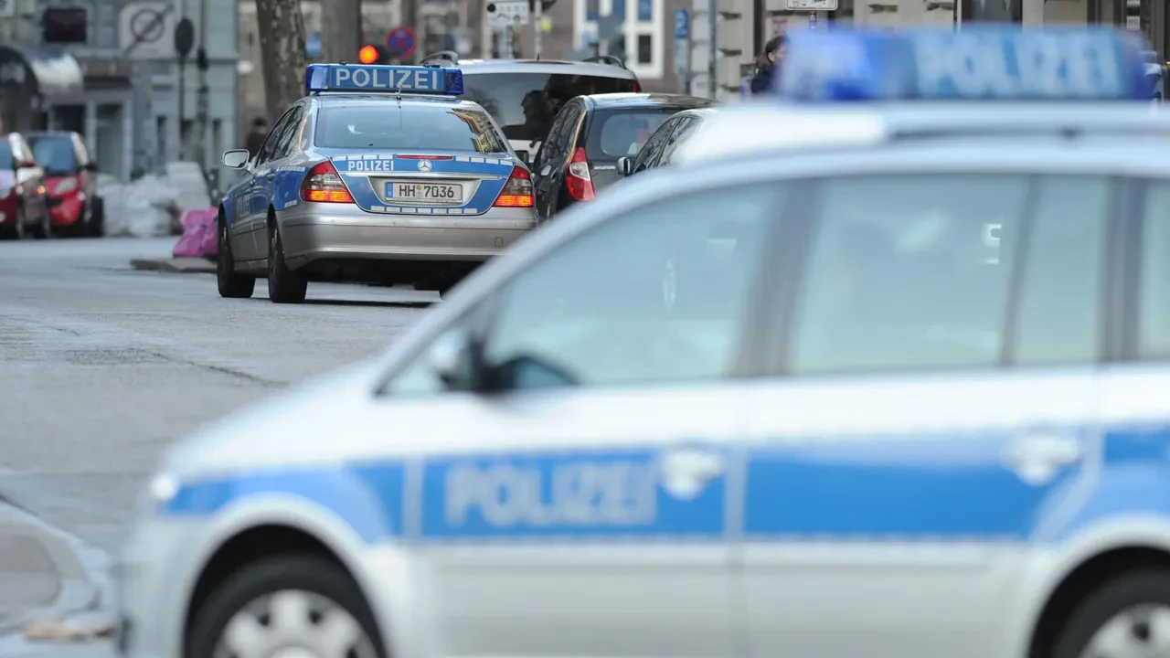 Almanya'da hatalı sollama yapan araç motosikletli gruba çarptı: 4 ölü