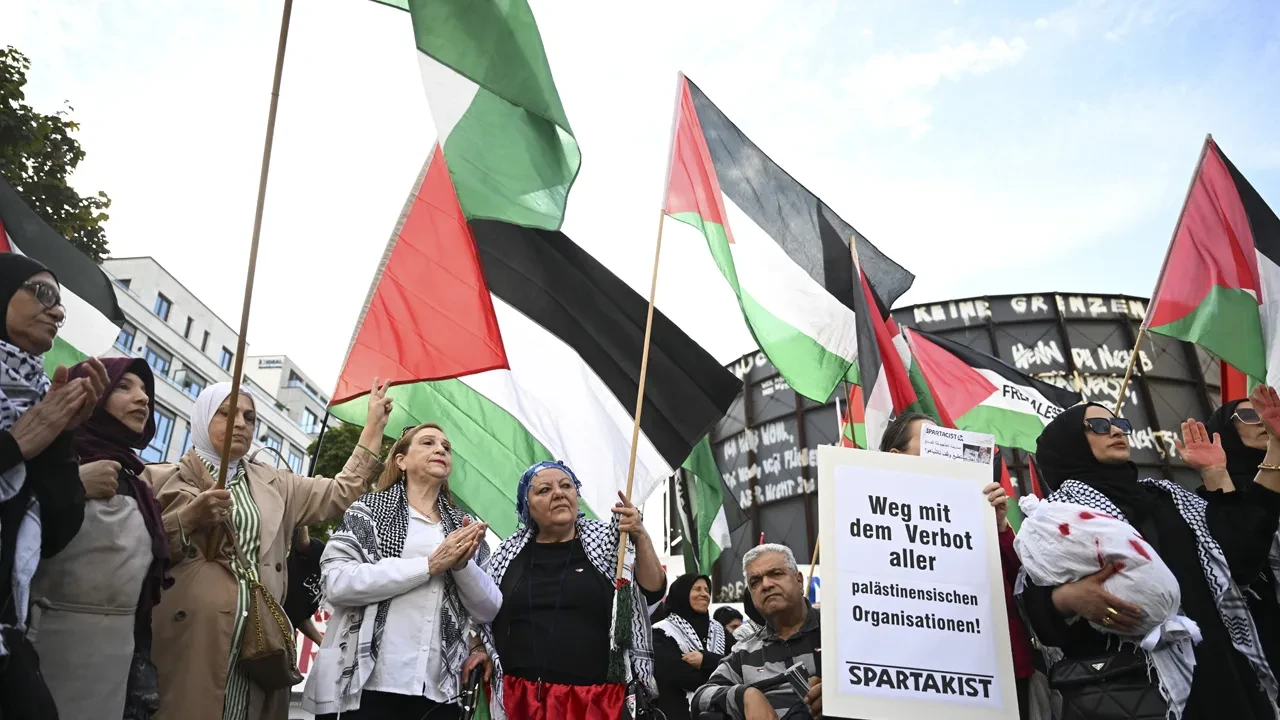 Berlin'deki Filistin gösterisine polisten sert müdahale: 30'dan fazla kişi gözaltına alındı