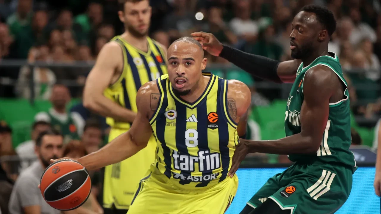 /spor/fenerbahce-tarfin-panathinaikosa-maglup-oldu-sari-lacivertliler-euroleaguedeki-ilk-ye-3364172