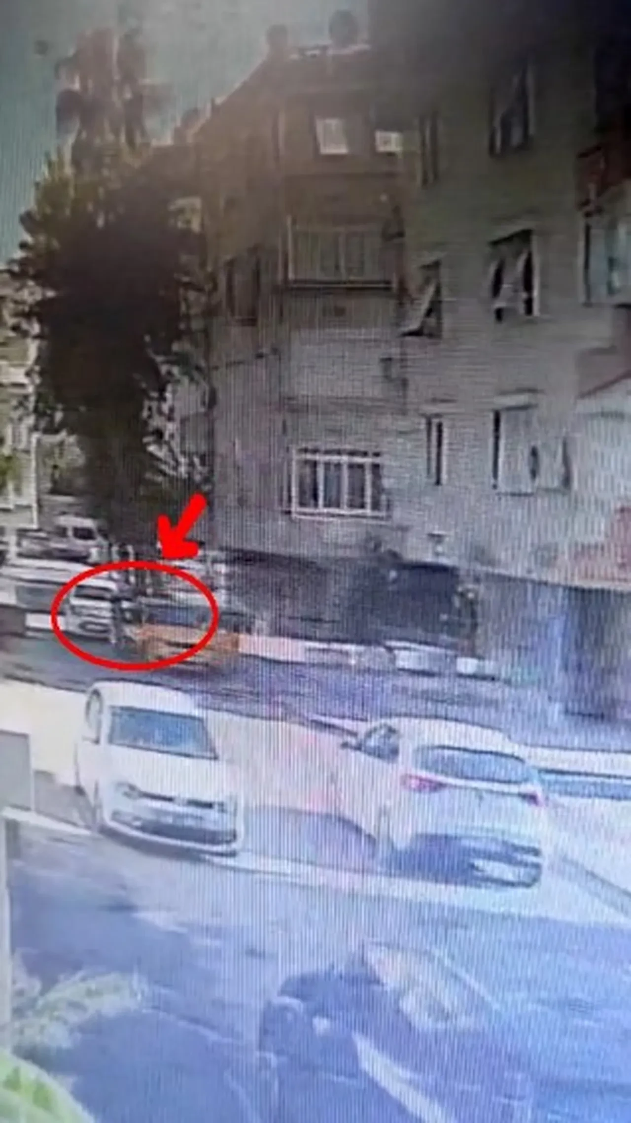 Kendisini polis olarak tanıtan dolandırıcıya elden 2 milyon lira verdi: Vurgun anları ortaya çıktı