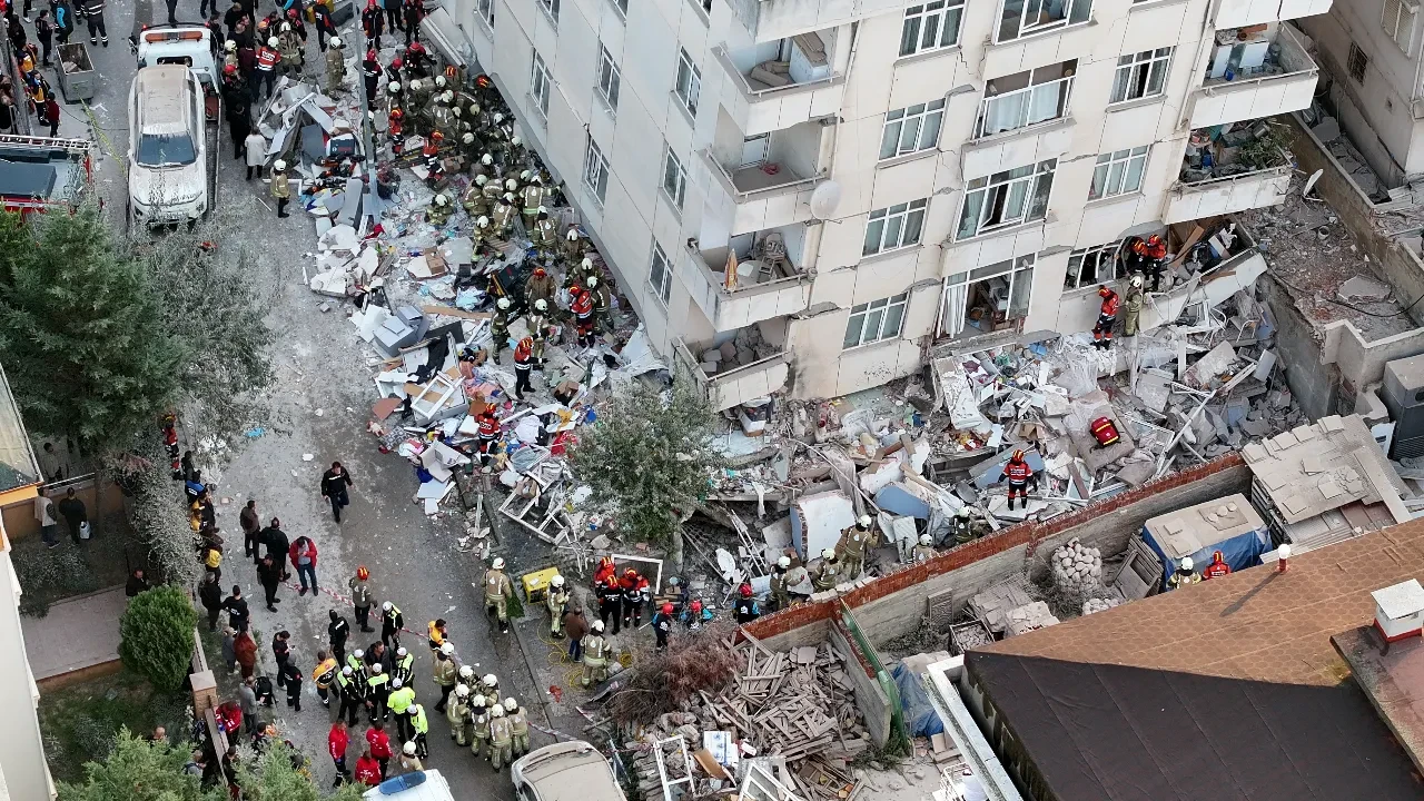 Maltepe'de bina çöktü: Enkaz altında kaç kişi var? Bina neden çöktü?