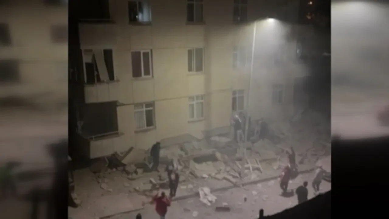 Maltepe'de binanın çökmesinin hemen ardından yaşananlar kamerada