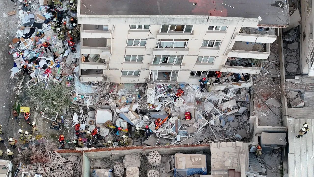 Maltepe'de çöken binaya ilişkin dikkat çeken tespit! Projeden yüzde 50 daha büyük