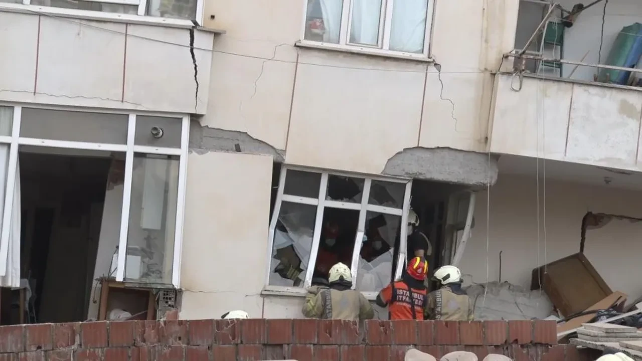 Maltepe'de çökme yaşanan binanın önceki görüntüleri ortaya çıktı: Kolonlar patlak, 2 kat kaçak