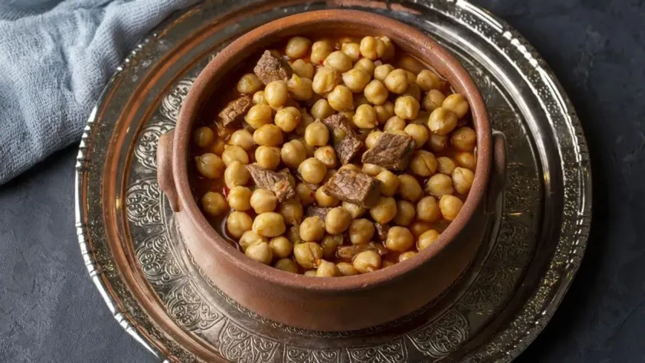 Nohut yemeğinde et ne zaman eklenir? En lezzetli etli nohut tarifi