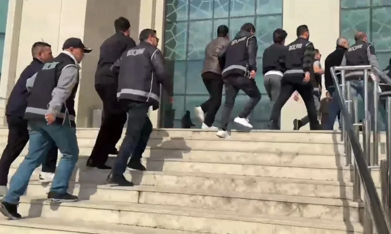 Pavyon sahibi babasını ihbar etti! Ortaya çıkan skandallar bir kenti karıştırdı: WhatsApp konuşmaları şoke etti