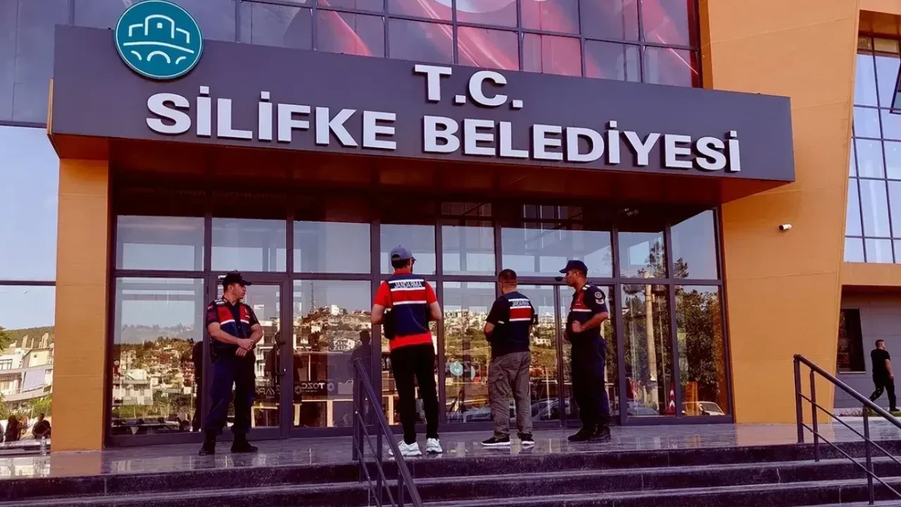 Silifke Belediyesi’ne ikinci dalga yolsuzluk operasyonu: Başkan yardımcısı dahil 3 tutuklama, toplam sayı 14'e yükseldi