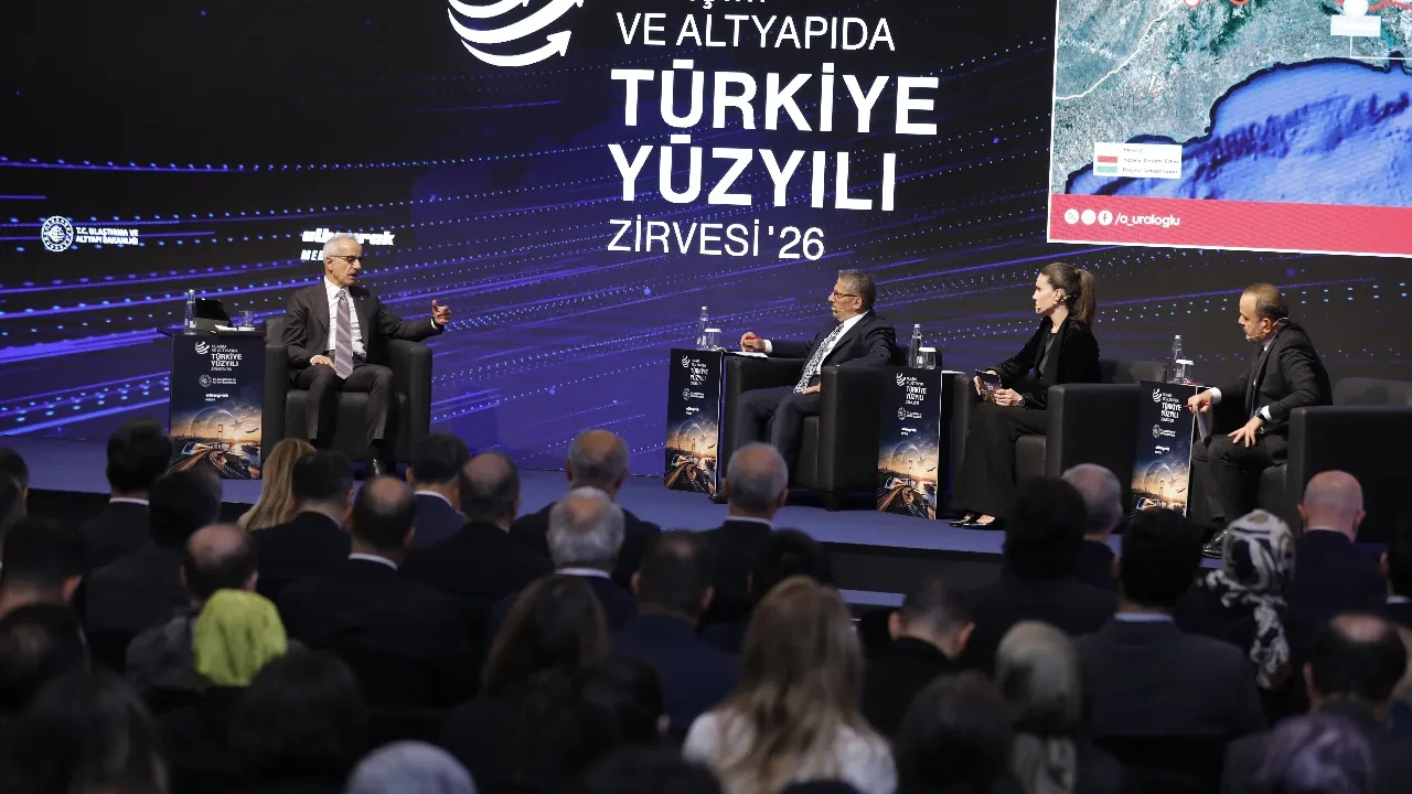 Ulaşım ve Altyapıda Türkiye Yüzyılı Zirvesi İstanbul'da gerçekleştirildi