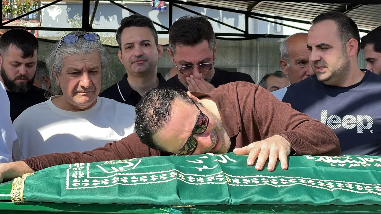 14. kattan düşmüştü: Atilla Taş'ın kızı Sezen Taş, Mersin'de toprağa verildi