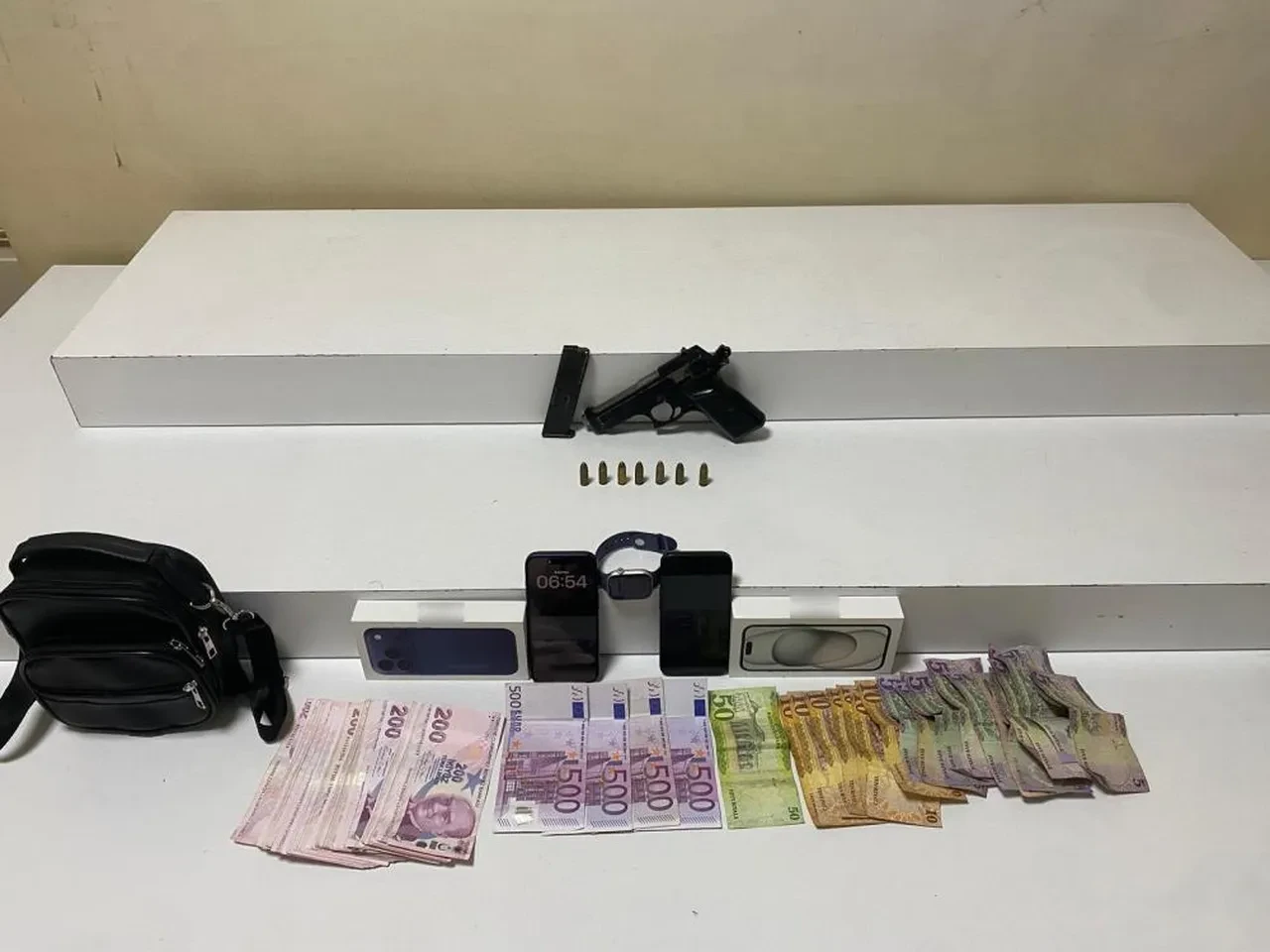 Beyoğlu'nda camide içi euro ve dolar dolu çanta çalındı! 620 dakikalık kayıtlar hırsızı ele verdi