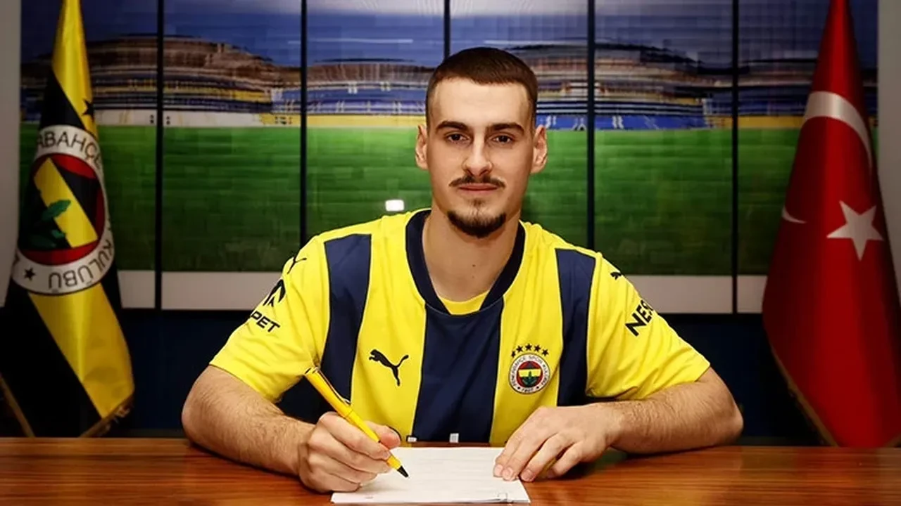 Fenerbahçe'de yaprak dökümü! Ocak ayında 2 isimle yollar ayrılıyor