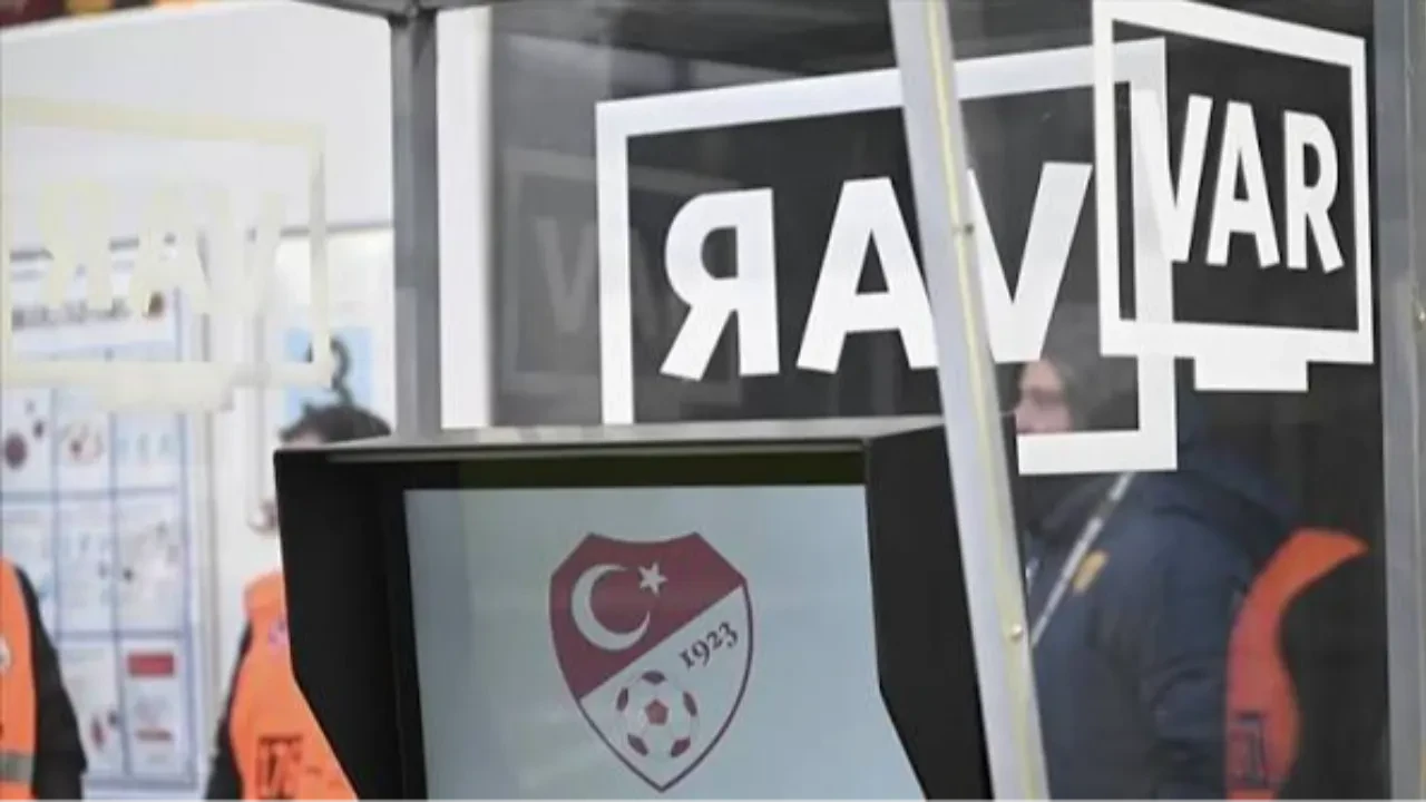 /spor/galatasaray-kasimpasa-macinin-var-hakemleri-belli-oldu-3364250