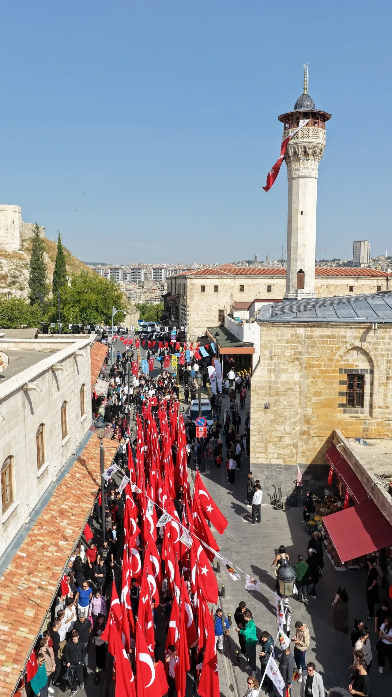 Gastroantep, renkli kortej ile başladı: Festivalin tüm renkleri tarihi sokaklarda dolaştı