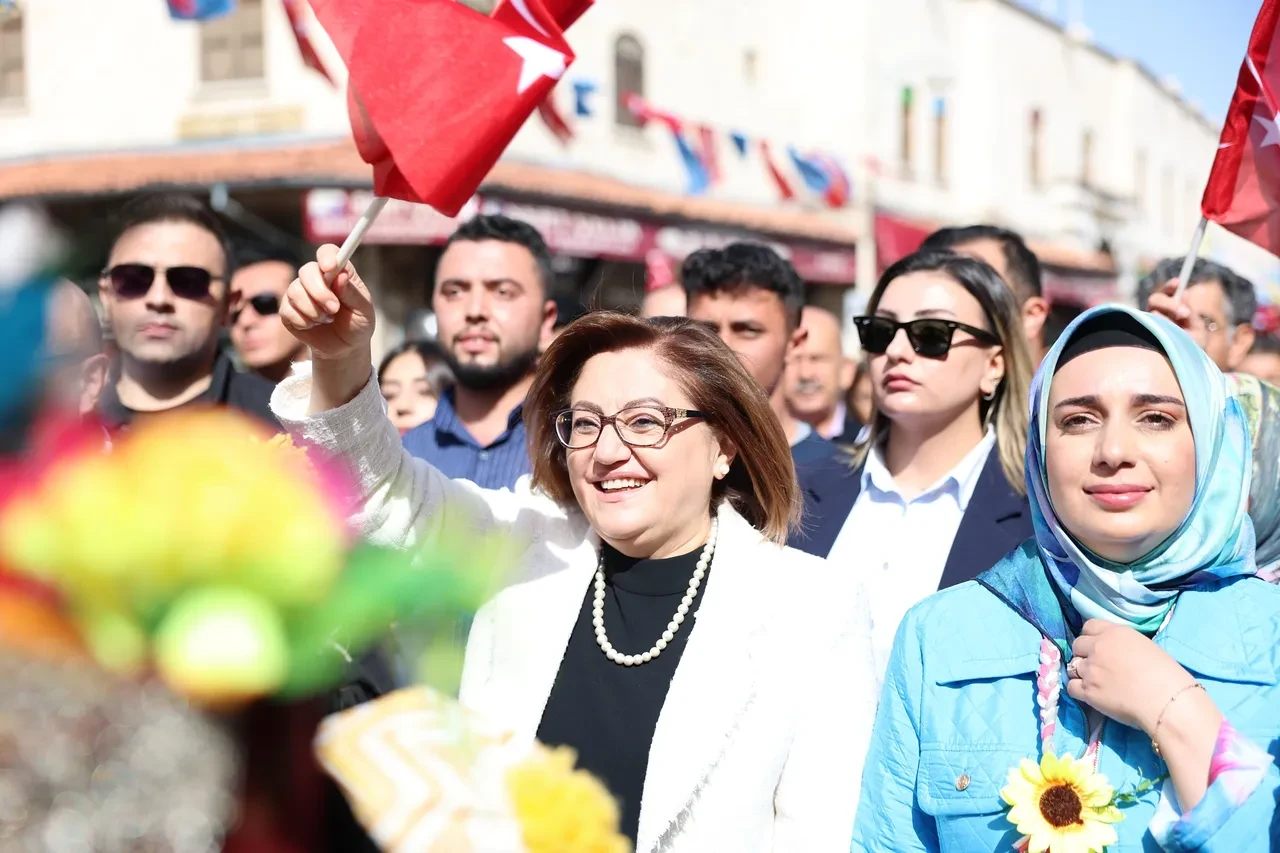 Gastroantep, renkli kortej ile başladı: Festivalin tüm renkleri tarihi sokaklarda dolaştı