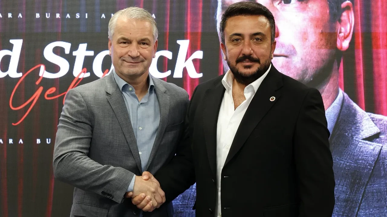 /spor/genclerbirliginde-yeni-teknik-direktor-aciklandi-bernd-storck-imzayi-atti-3364287