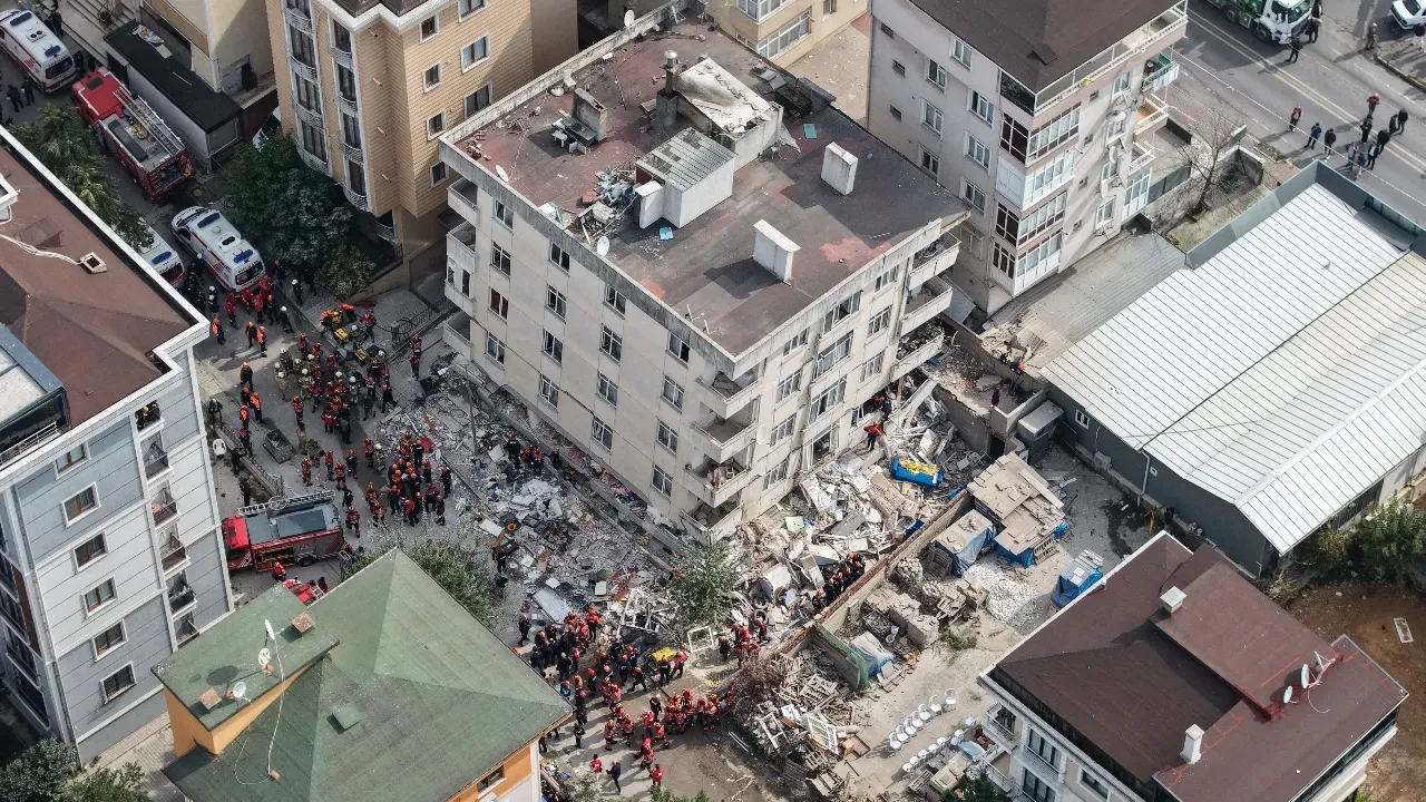 Maltepe'de çöken binada bilirkişi ön raporu çıktı: Kaçak kat için yıkım uygulanmadı