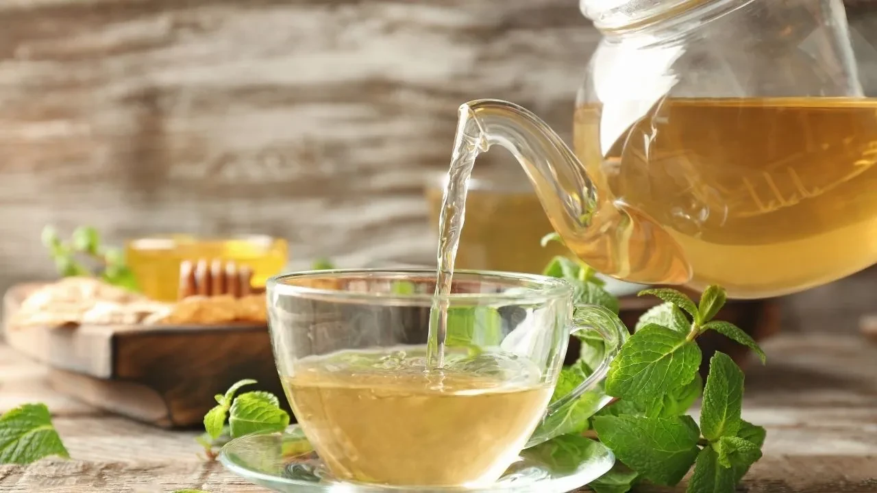 Nane limon nasıl yapılır, faydaları neler? Grip hastalığına birebir iyi gelen nane limon çayının gerçek tarifi