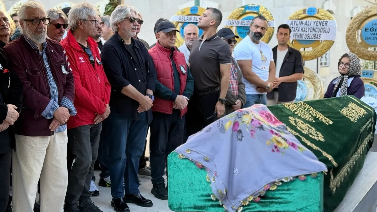 Uygur kardeşlerin acı günü: Necla Uygur son yolculuğuna uğurlandı