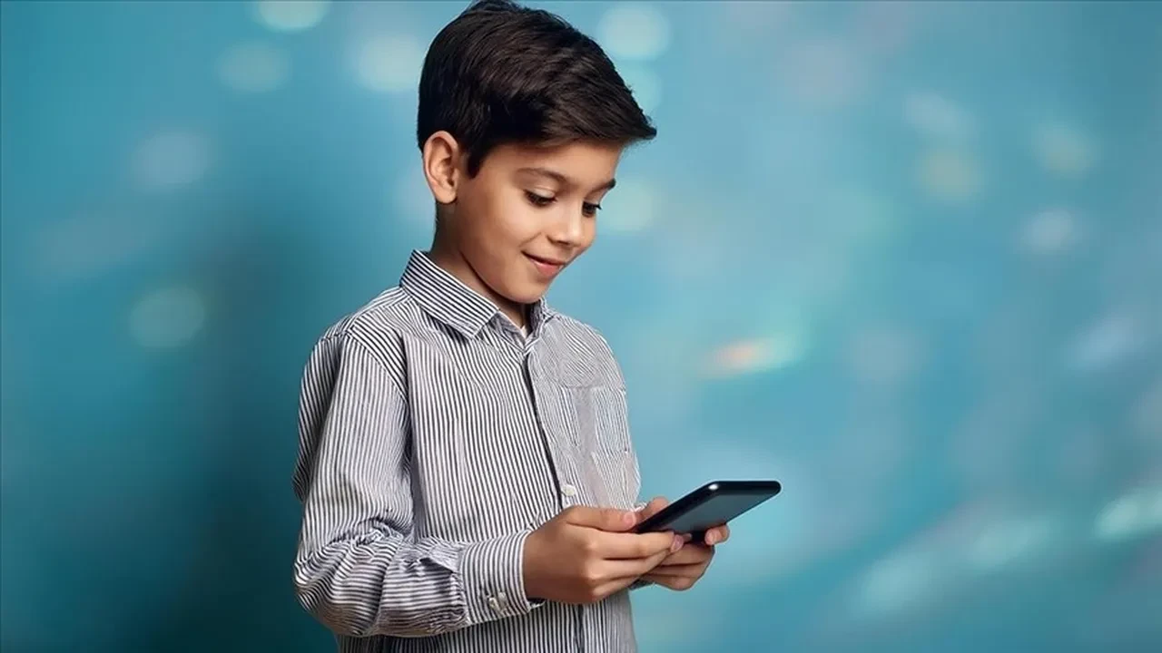 15 yaş altına sosyal medya kısıtlamasında son detaylar! Sınırlar netleşti