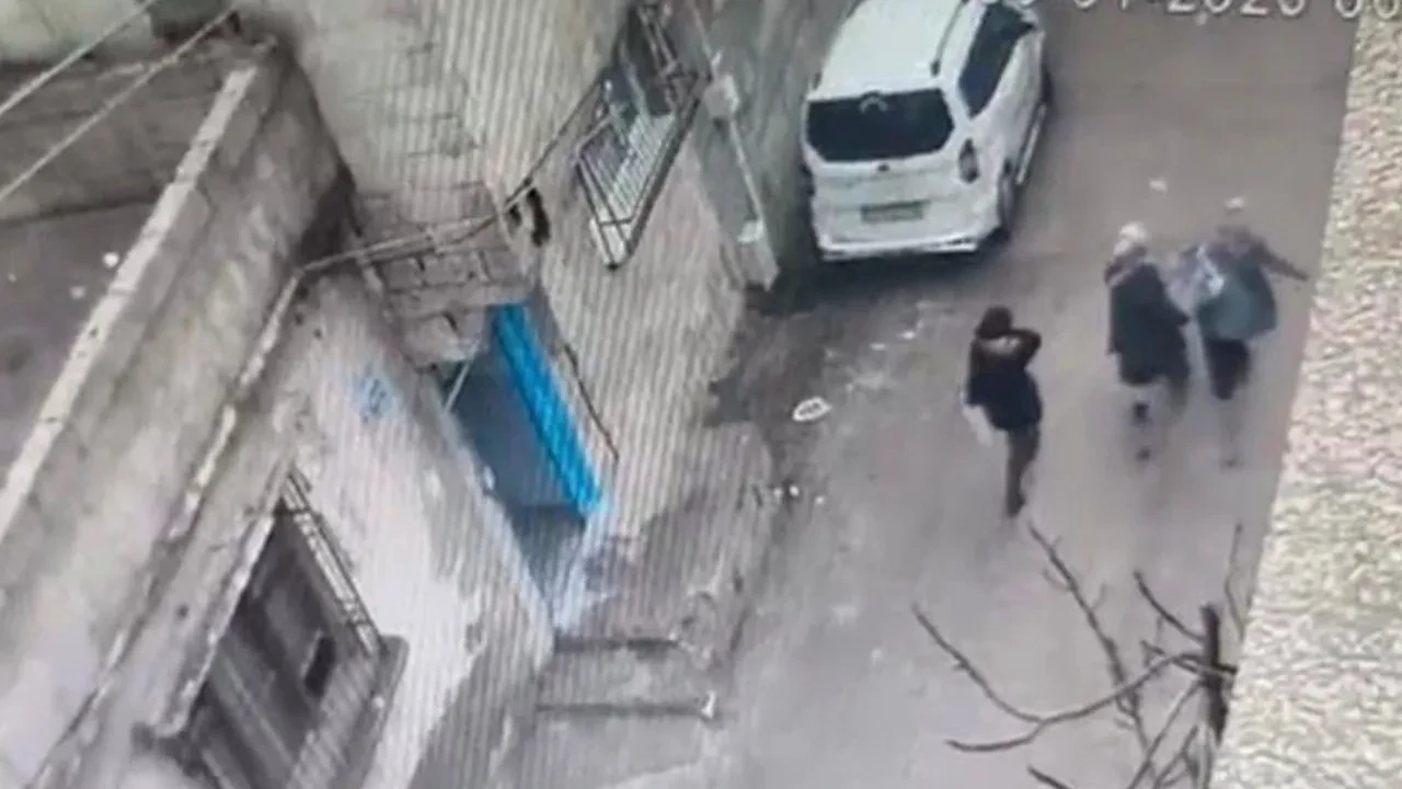 2,7 milyon TL bulunan kasanın çalınma anı kameralara yansıdı