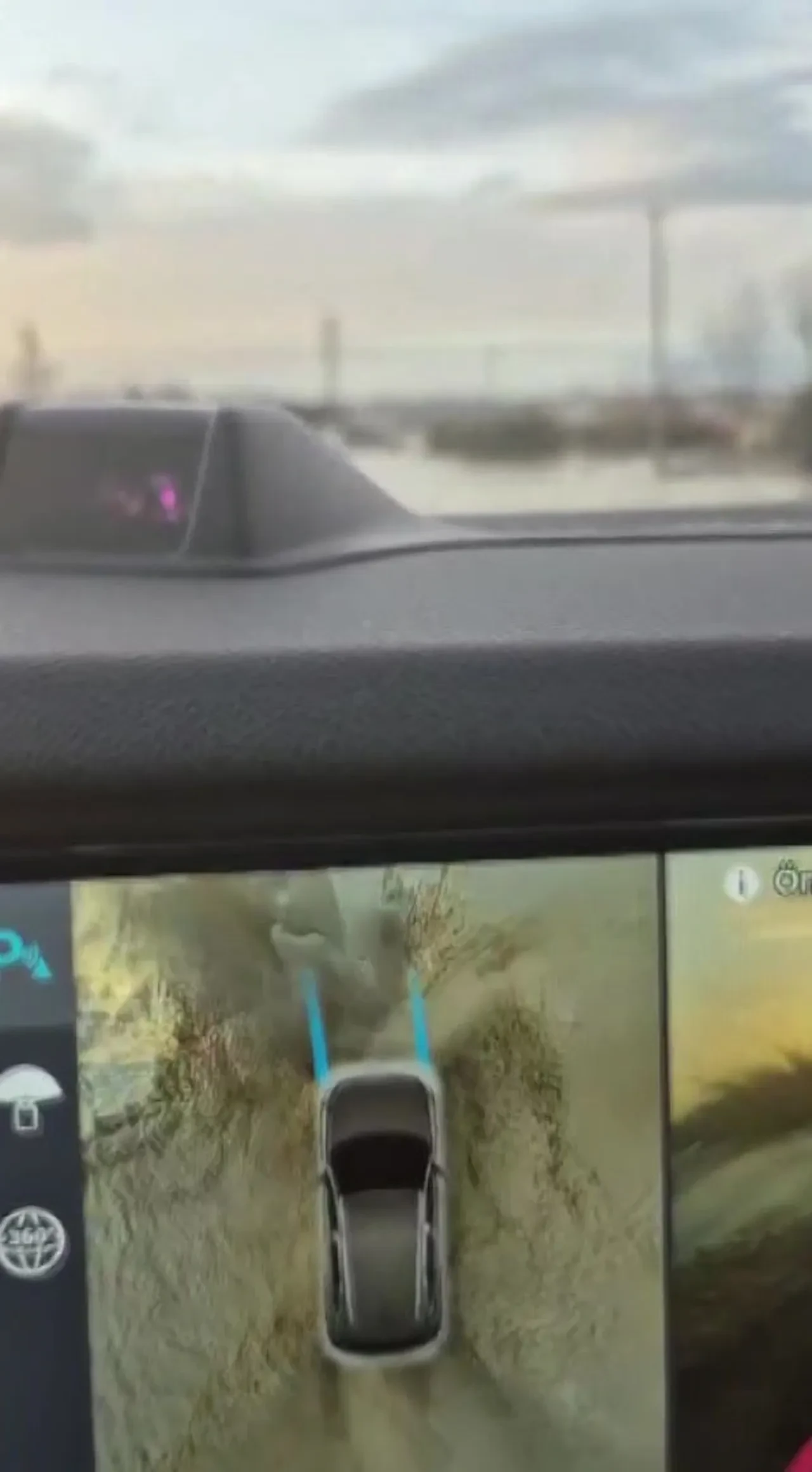 Adana'da araçlar su birikintisinden geçemedi bir tek TOGG geçti