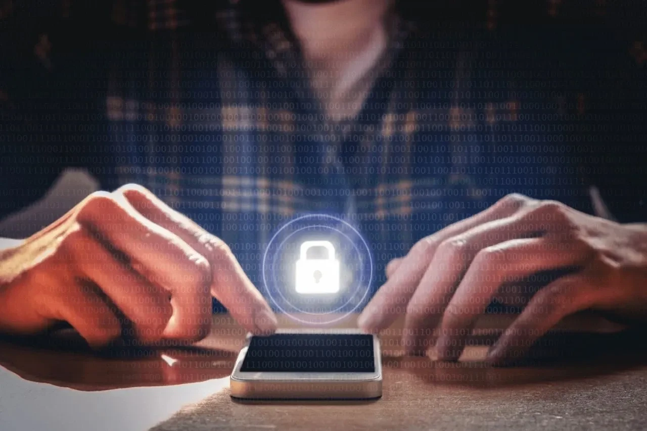 Akıllı telefonlar bizi dinliyor mu? Bilişim uzmanı gerçekleri tek tek anlattı